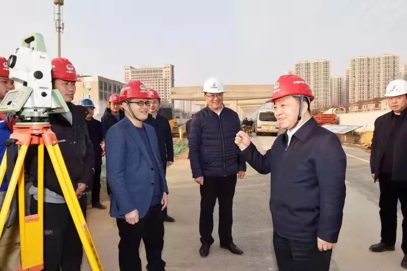 江西省委副書記、代省長葉建春看望慰問九洲高架東延項目一線職工